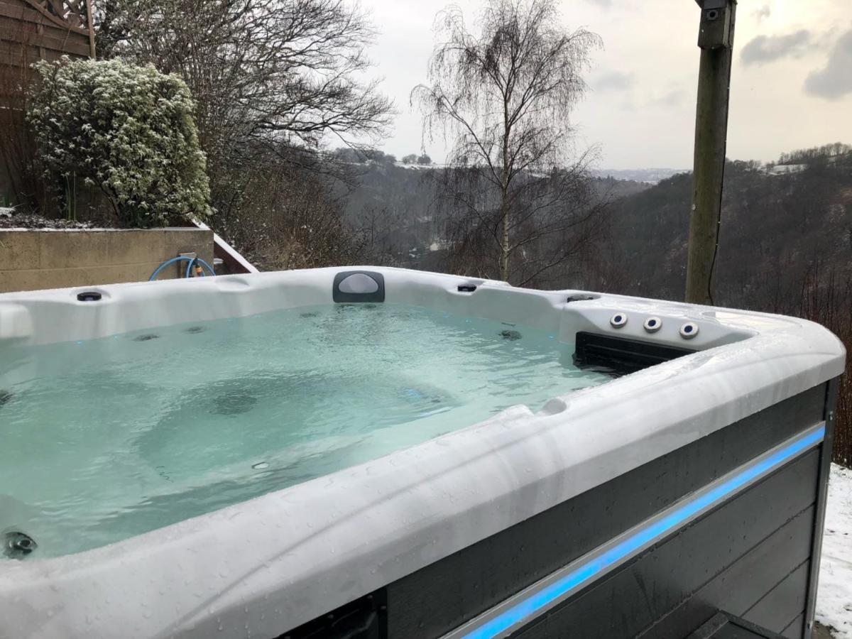 Villa The Crest Hillside Retreat With Hot Tub à Abertillery Extérieur photo