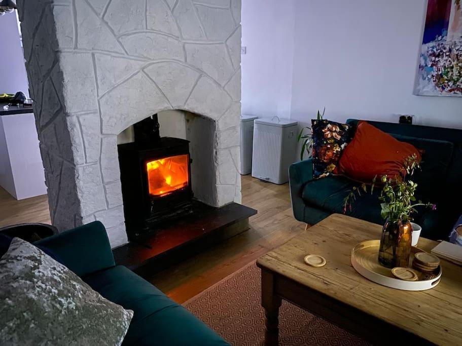 Villa The Crest Hillside Retreat With Hot Tub à Abertillery Extérieur photo