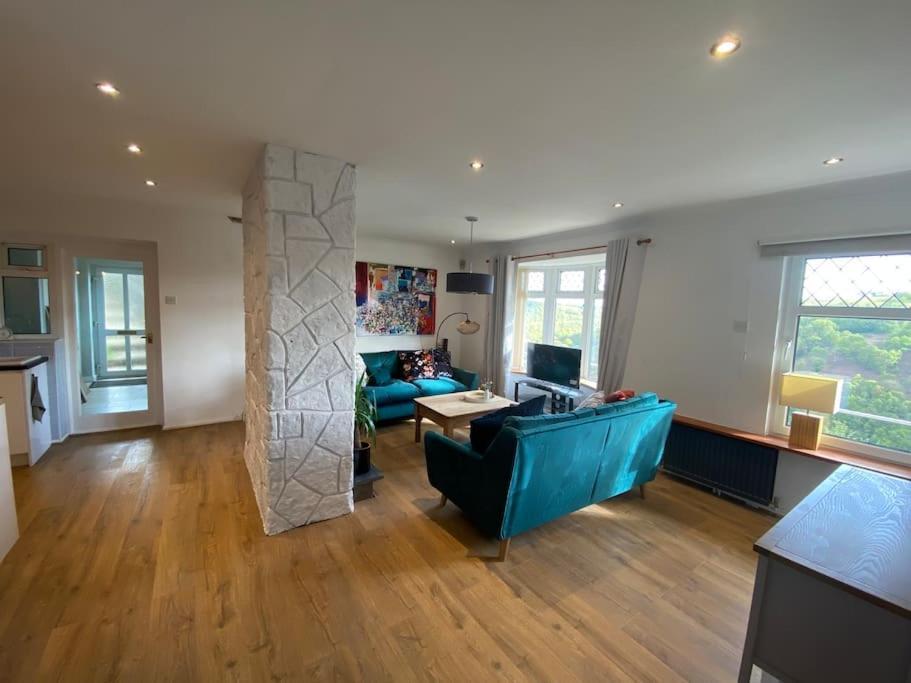 Villa The Crest Hillside Retreat With Hot Tub à Abertillery Extérieur photo
