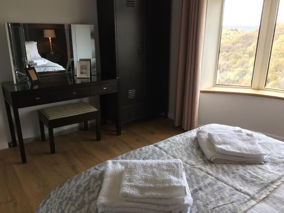 Villa The Crest Hillside Retreat With Hot Tub à Abertillery Extérieur photo