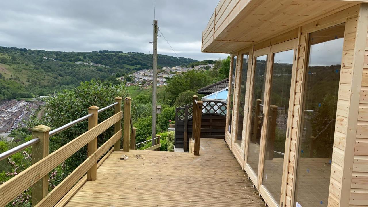 Villa The Crest Hillside Retreat With Hot Tub à Abertillery Extérieur photo